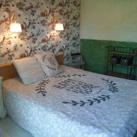 Quaint Holiday In écuras With Garden *