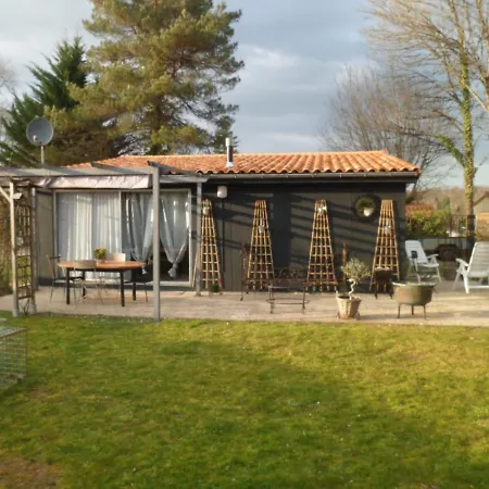 Quaint Holiday In écuras With Garden *